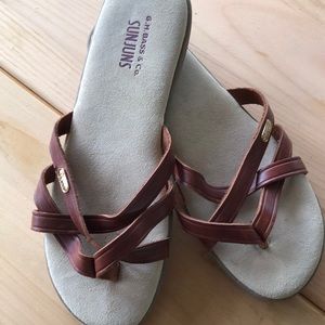 Leather strap sandals